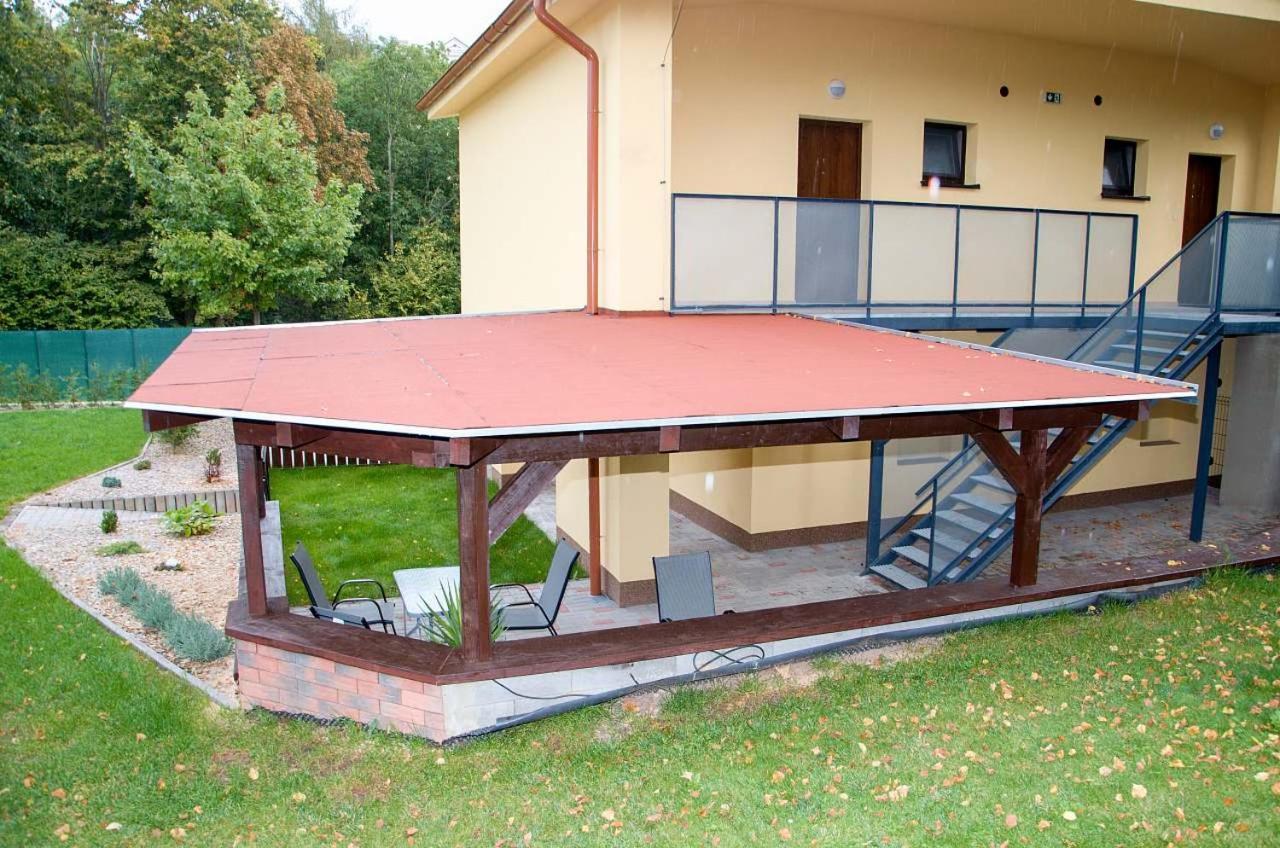 Apartmany Nad Parkem Broumov Exterior photo
