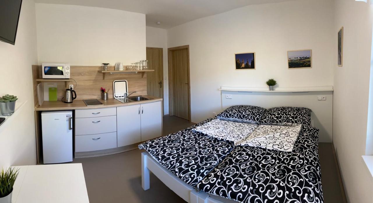 Apartmany Nad Parkem Broumov Exterior photo